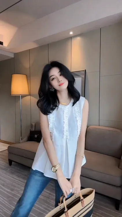 今年流行薄上衣茶里茶气别致法式蓝色无袖衬衫女夏季2025新款