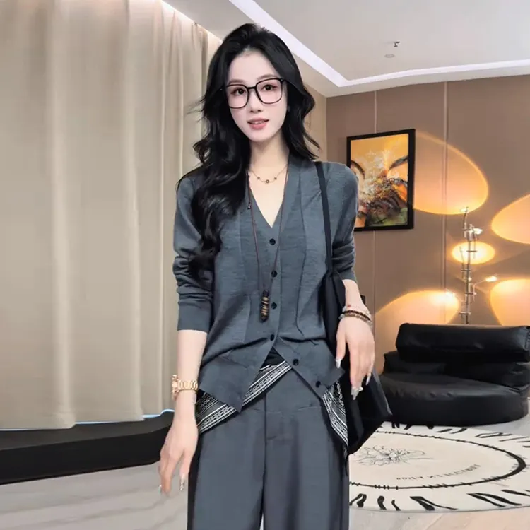 早秋氛围感穿搭v领长袖针织开衫外套女高级感收腰显瘦单排扣上衣