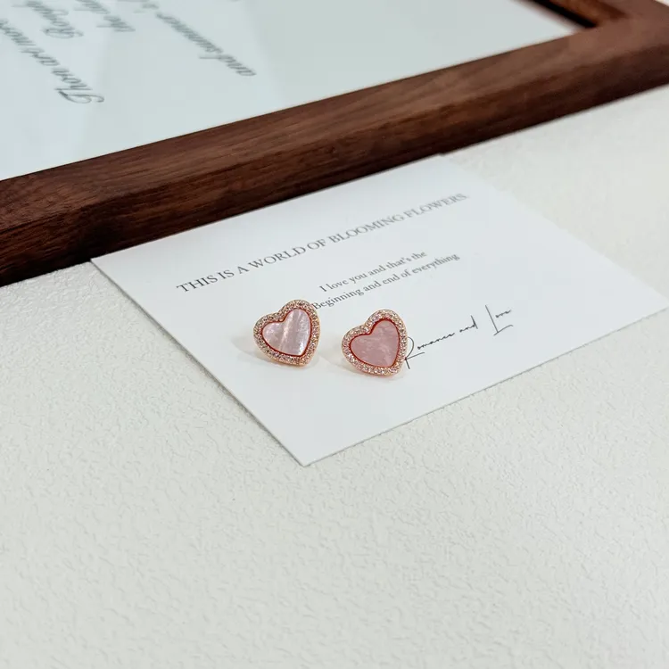 铜合金贝壳耳饰 ES-264法式复古日常通勤百搭粉色爱心耳钉