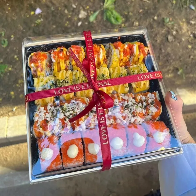 高档一次性寿司打包盒三文鱼刺身日式轻食饭团包装餐盒露营野餐盒