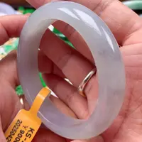 翡翠手镯未镶嵌翡翠