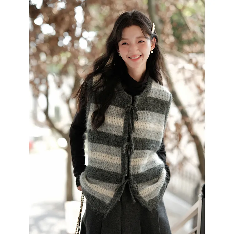 木易易复古条纹撞色针织马甲背心女2025新款秋冬宽松百搭毛衣开衫