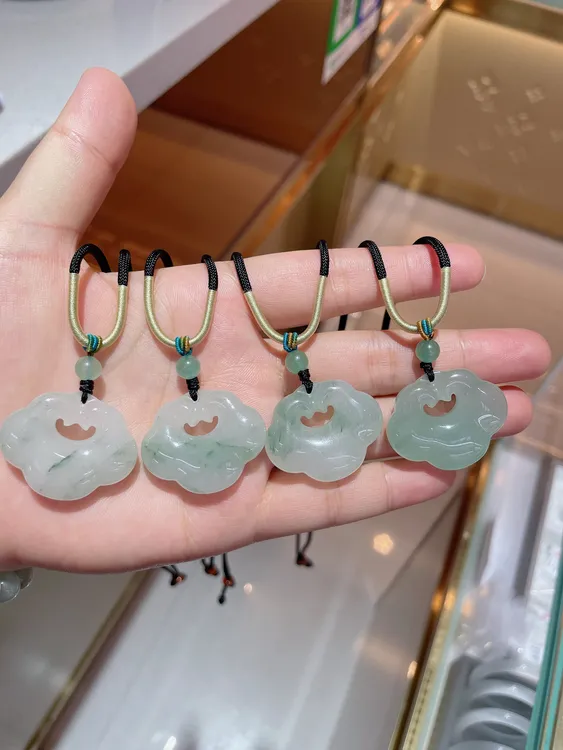 天山翠祥云如意锁 (多样性随机发货) 默认黑色绳 大号