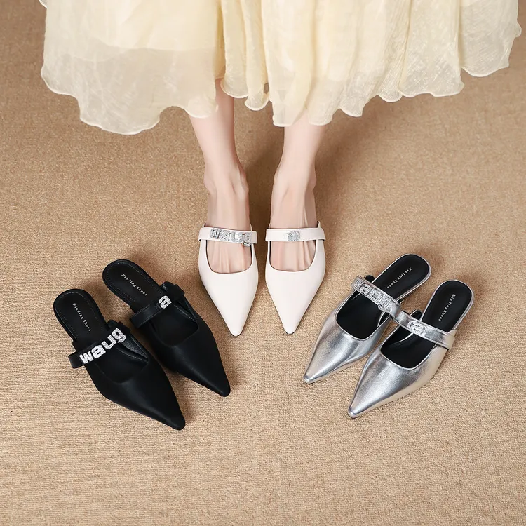 时尚字母水钻尖头单鞋新款法式小香风秀禾婚纱通用黑色女鞋