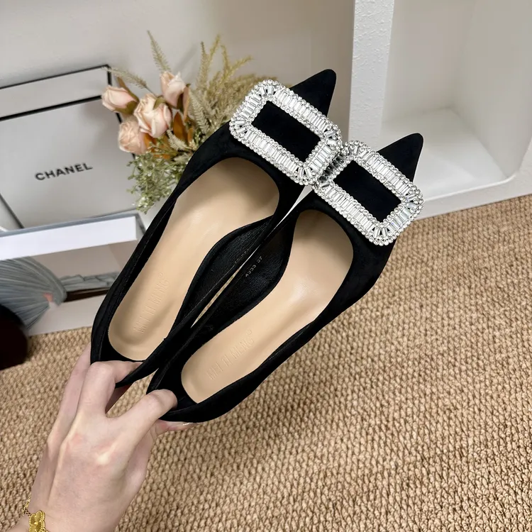 尖头低跟单鞋女浅口配裙子2025新款韩版方扣钻一脚蹬豆豆鞋女