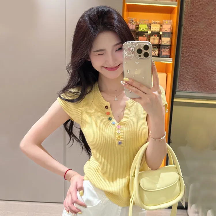 韩版多巴胺纽扣v领针织短袖T恤女夏小香风设计感气质显瘦别致上衣