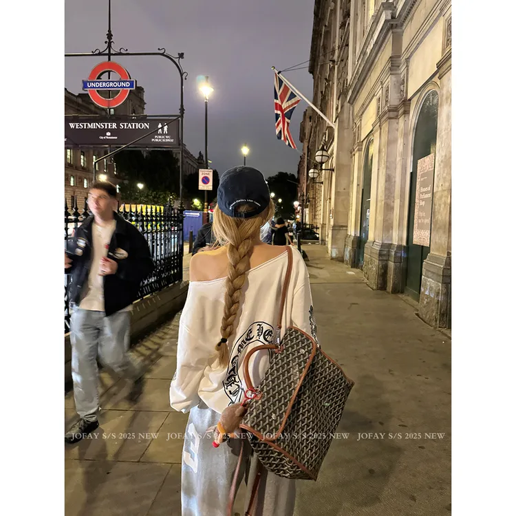 【CHASINGLIGHT】|时髦松弛feel|梵文斜肩印花卫衣 W2804/624号