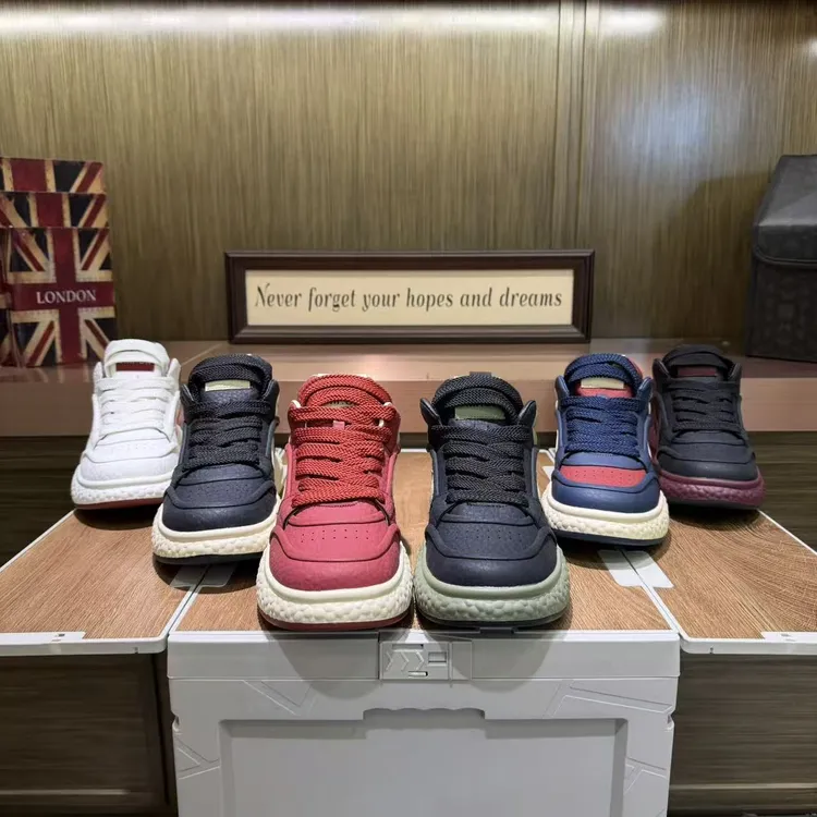 2025秋冬新款男鞋系带高帮鞋皮革拼接胶粘中帮百搭鞋子时尚休闲鞋