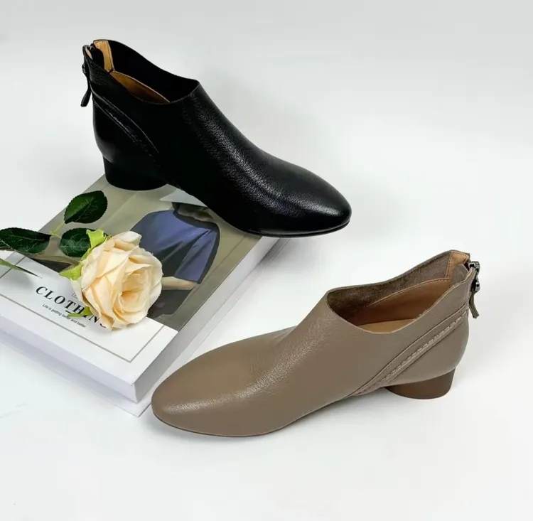 [品牌力荐]早秋新款粗跟尖头短靴瘦瘦靴时尚中跟女款靴子Y2138