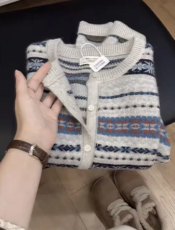 七言家巨好看！新品# 烟灰蓝复古提花软糯毛衣开衫116@