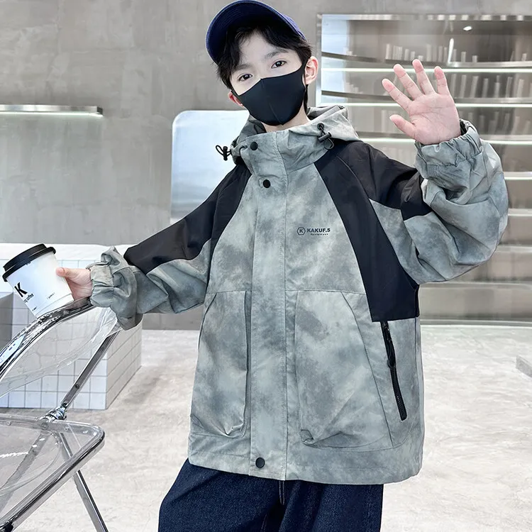 男童外套春秋款新款儿童休闲冲锋衣中大童秋季男孩潮帅气时髦秋装