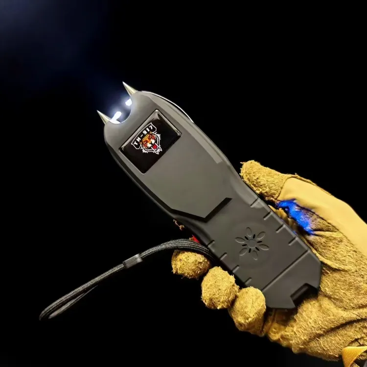 新店直播间同款美国大功率剑齿虎917便捷防身户外照明防爆手电