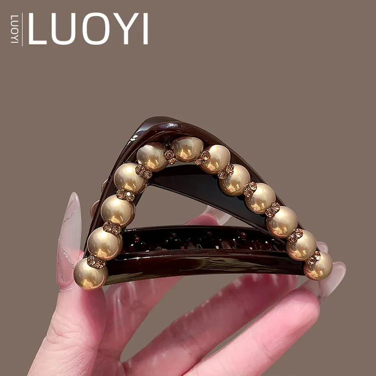 2025新款香槟色珍珠抓夹立体感亚克力发夹女后脑勺盘发鲨鱼夹头饰