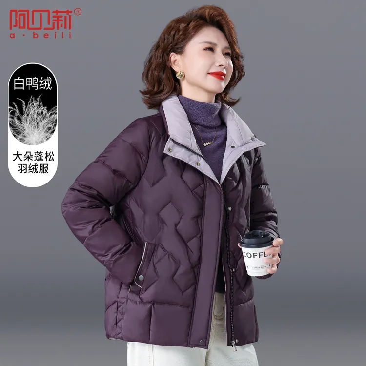 洋气妈妈冬装羽绒服新款保暖棉袄中老年人女士冬季蓬松白鸭绒外套