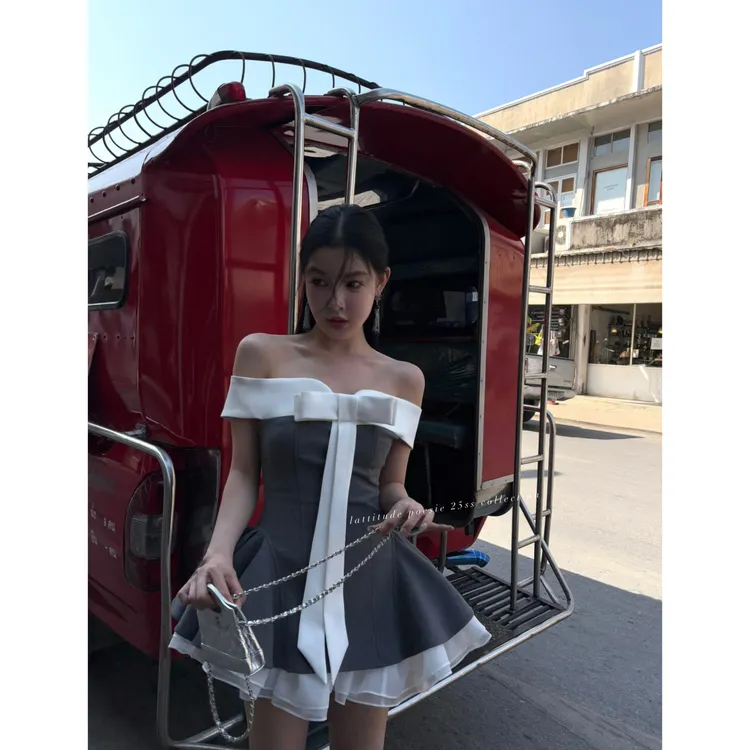 格雷系蝶结撞色拼接一字肩抹胸连衣裙2025春夏新款设计感蓬蓬短裙