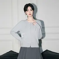 灰色圆领针织开衫女秋季2025秋新款设计感蝴蝶结毛衣外套短款上衣