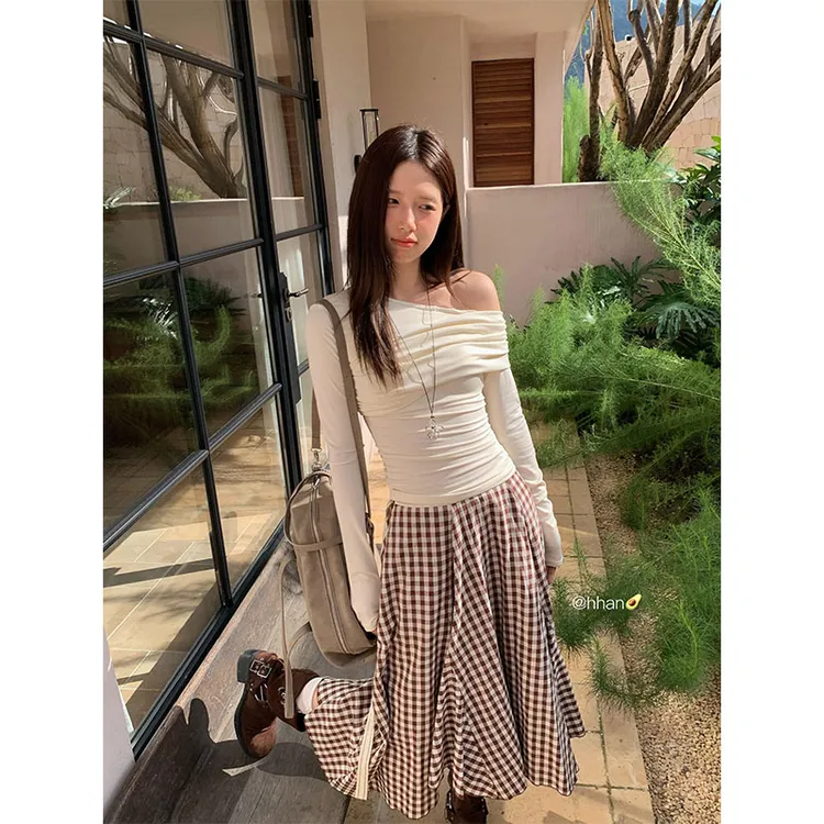 秋冬新款洋气百搭小众甜美风露肩长袖T恤上衣高腰格子半身裙套装