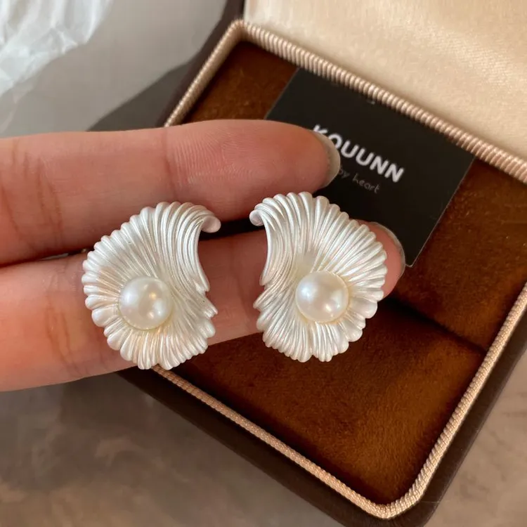 法式不规则哑光扇形耳环2025新款高级感轻奢独特时髦气质百搭耳饰