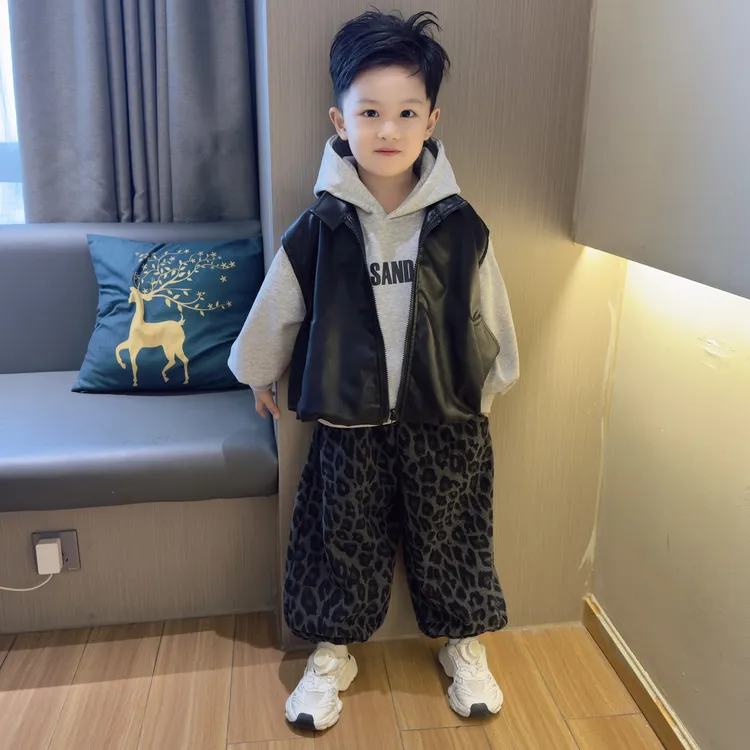 男童秋季套装2025新款韩版儿童皮衣马甲三件套小男孩痞帅潮酷衣服