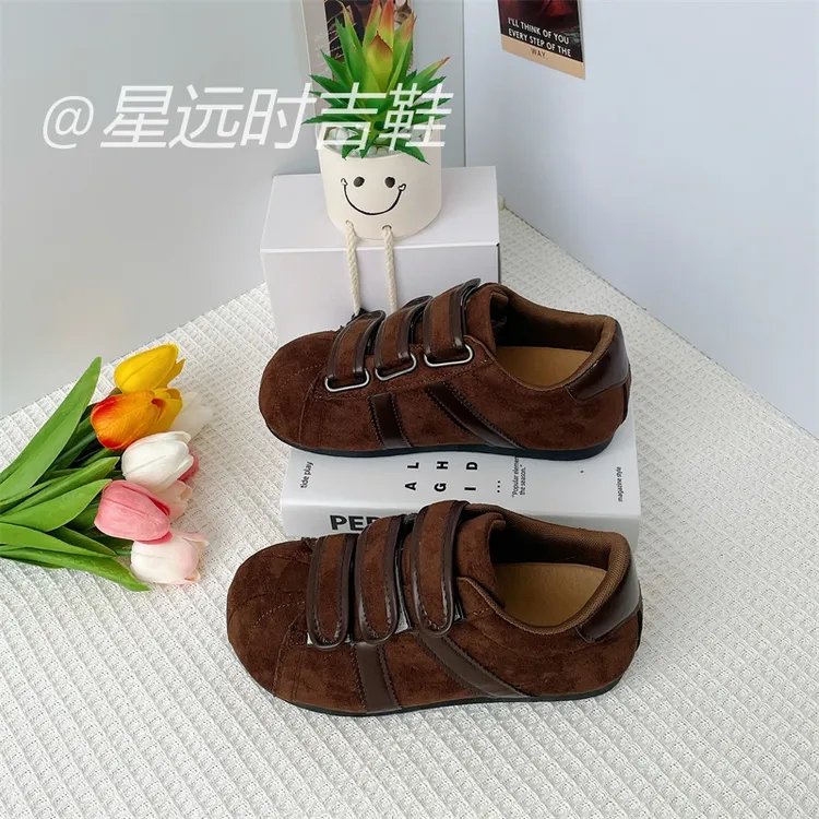 可爱圆头薄底防滑轻便平底鞋女2025新款日常百搭休闲板鞋运动鞋
