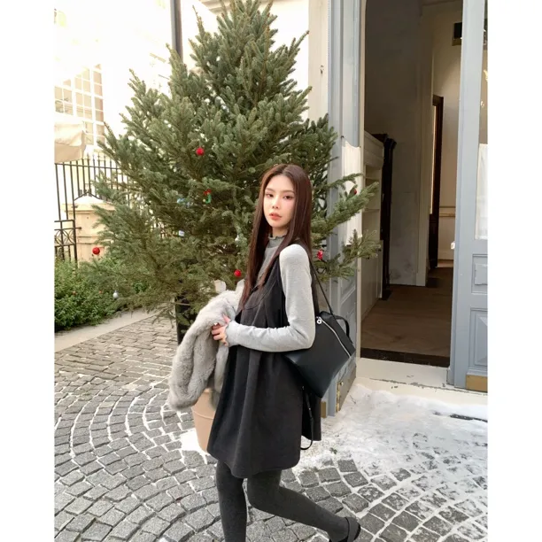 【赵小小yimao】9878 时髦甜美黑色背心冬季休闲减龄拼接无袖连衣裙