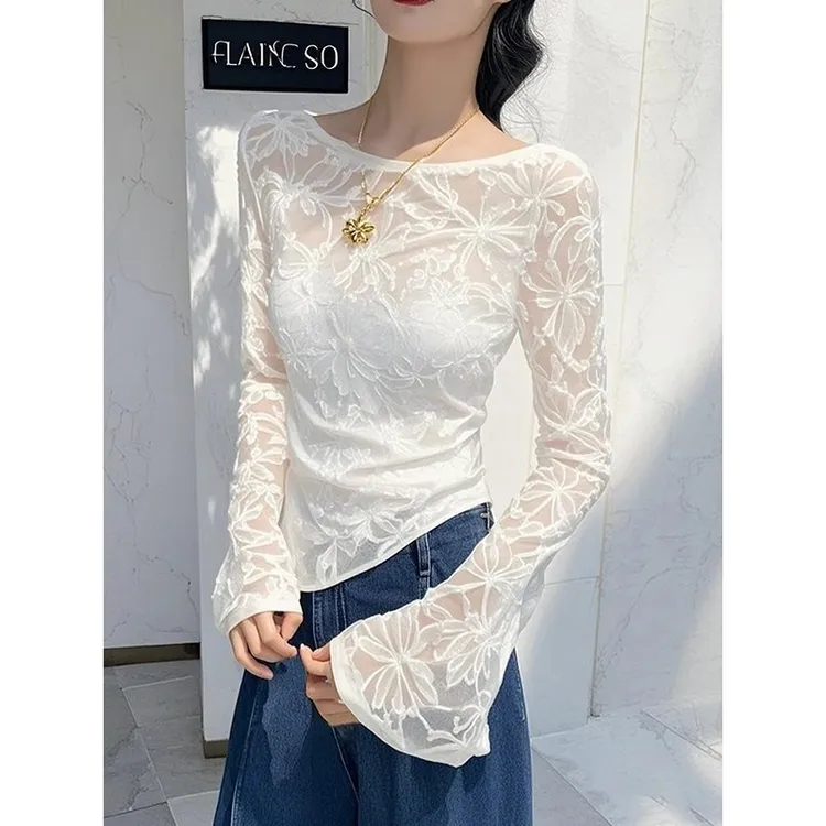 白色蕾丝提花喇叭袖修身t恤女早春新款显瘦小众炸街高级感女装