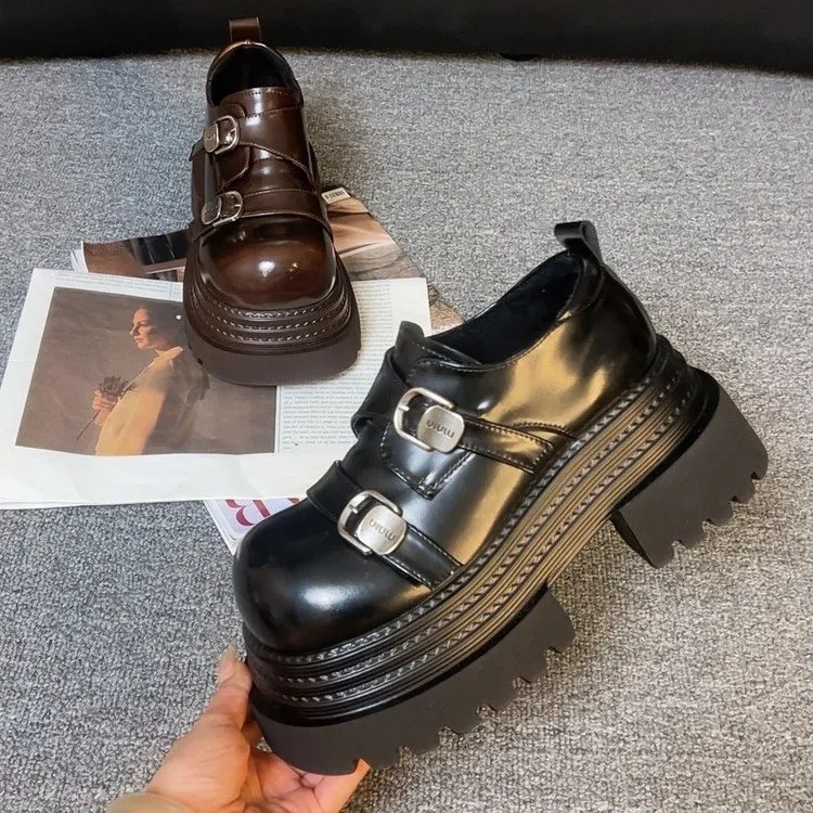 英伦风金属皮带扣小皮鞋女春秋季新款百搭10cm厚底增高松糕乐福鞋
