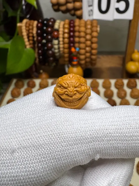 新款僧皇16到18左右尺寸猴头核桃雕刻（有正常封口线）