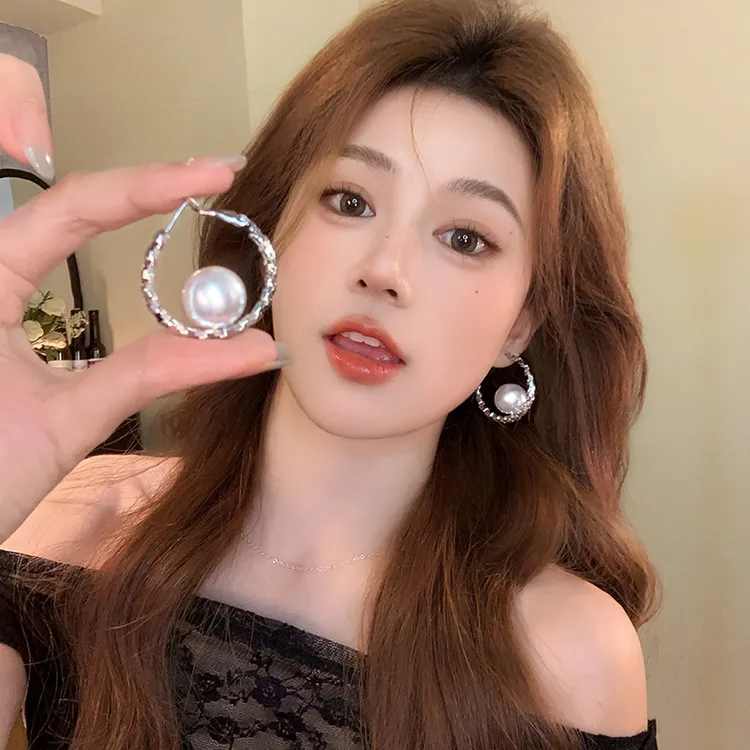 耳环女2025新款爆款高级感轻奢独特漂亮耳针设计感耳饰7529