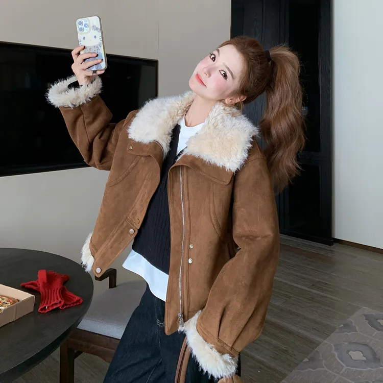 咖色麂皮绒羊羔毛外套女冬季2025新款韩系复古加绒加厚小个子棉服