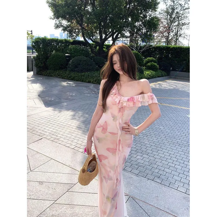 粉色蝴蝶印花网纱吊带连衣裙女装夏季巨好看裙子海边度假包臀长裙