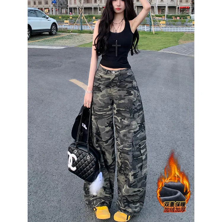 嘻哈风迷彩工装弯刀加绒牛仔裤女2025冬季新款高腰显瘦美式休闲裤