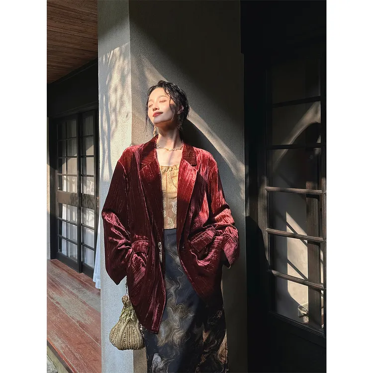 三吉黑花【西江月】女2025新款立体压皱复古丝绒西装外套高级感