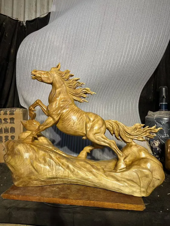 小叶桢楠马到成功尺寸：长80高57厚23 适合家居客厅办公室桌面摆设