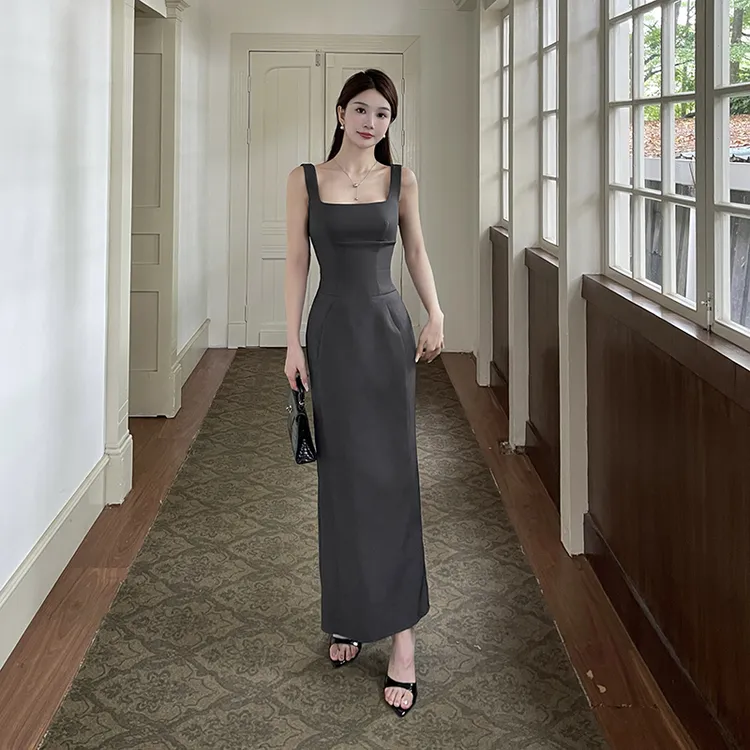 【话题女王】法式高级感灰色吊带连衣裙2025气质修身显身材包臀长裙