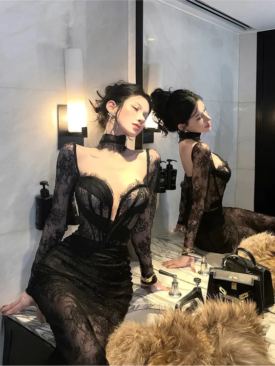 设计感气质蕾丝长袖连衣裙女2025秋冬新款性感包臀长裙开叉裙子潮