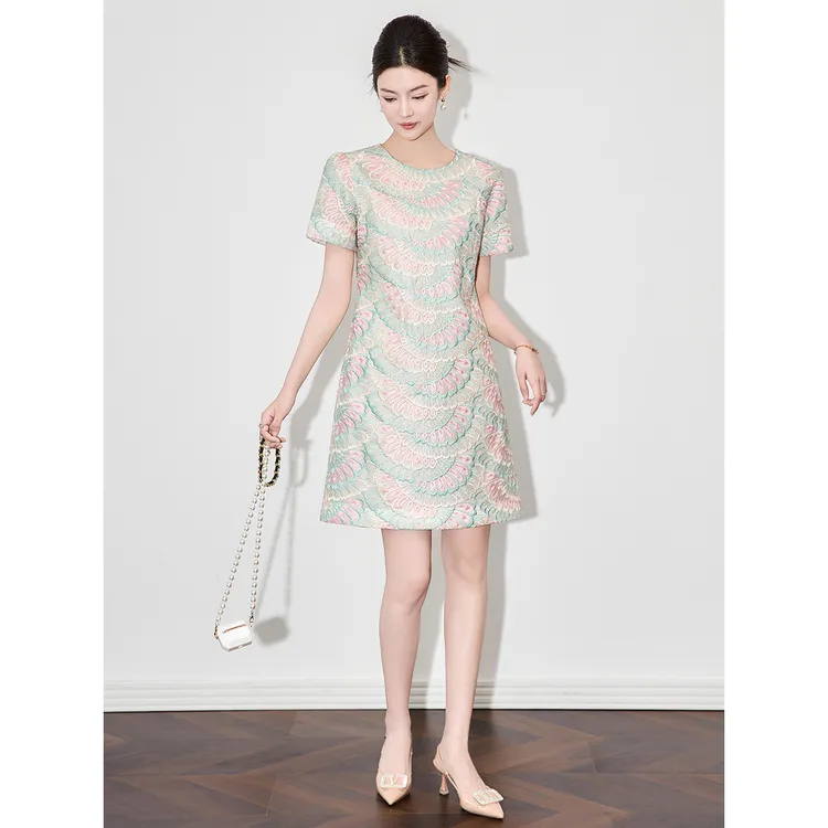 -深圳南油高品质时尚重工雀羽欧根纱彩绣显瘦连衣裙女夏款