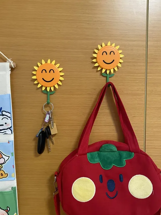 【00和猫】汽车内饰用品向日葵重力挂钩免打孔强力粘胶粘钩壁挂式