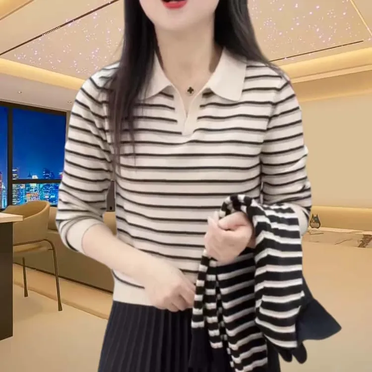 春季气质条纹翻领针织衫女2025新款时尚洋气休闲宽松大码打底衫