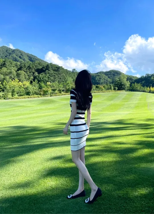 夏季条纹圆领针织薄款轻薄连衣裙弹力收腰显瘦气质时尚性感修身