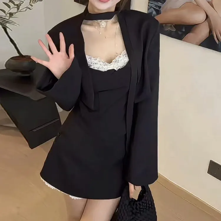 御姐风西装三件套早秋收腰吊带上衣显瘦短外套设计感蕾丝边短裙