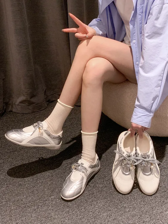 皮面德训鞋女款2025新款秋季流行百搭平底轻便芭蕾风休闲阿甘鞋