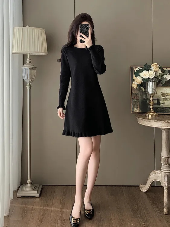欧洲站2025新款法式赫本风小黑裙气质内搭打底针织连衣裙子女秋冬