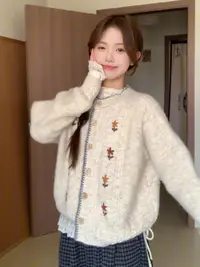 A158-日系软糯高级感圆领花朵刺绣开衫毛衣外套女秋冬款慵懒风1