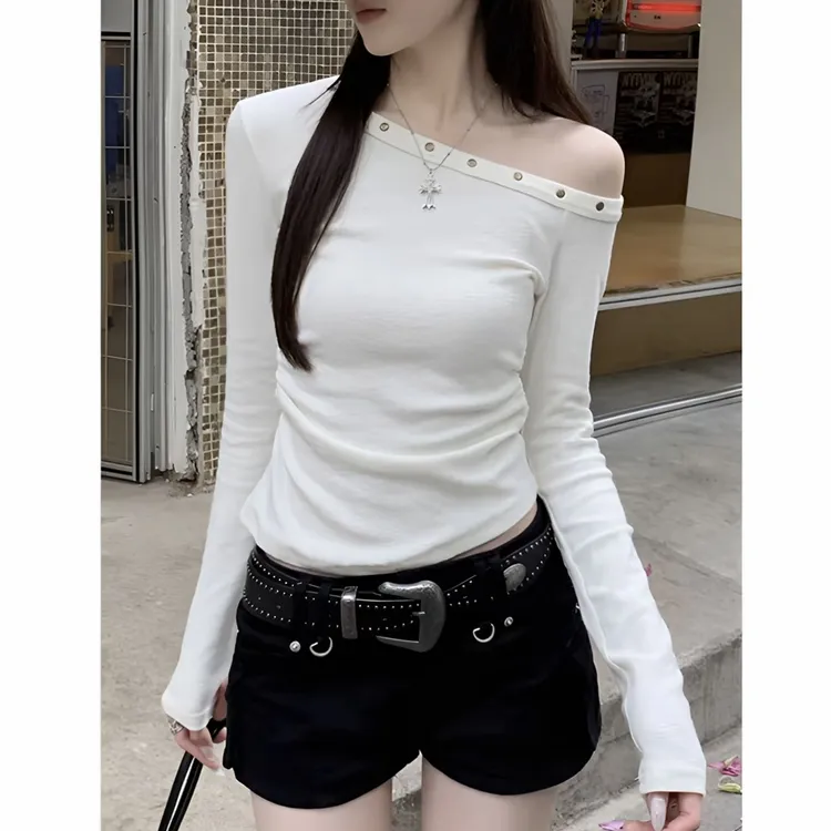 2025秋季新款个性潮流韩版铆钉气质斜肩T桖女修身百搭显瘦上衣ins