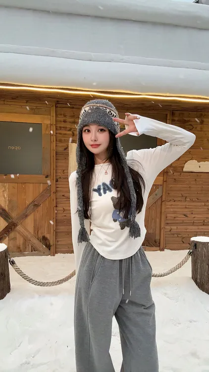 楚楚君 Laugh girl【字母小熊】磨毛圆领字母小熊长袖T恤TL551079J