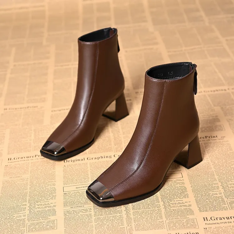 欧美风金属方头时尚短靴女2025新款复古简约后拉链粗跟时装马丁靴