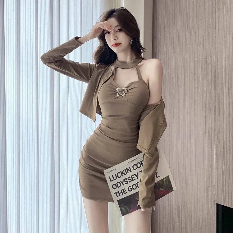 时尚辣妹包臀长袖连衣裙秋修身显瘦设计感性感挂脖显身材短裙套装