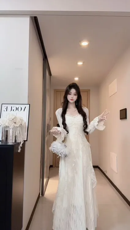 雪梨糖霜 加绒法式优雅荷叶边连衣裙（有腰带）