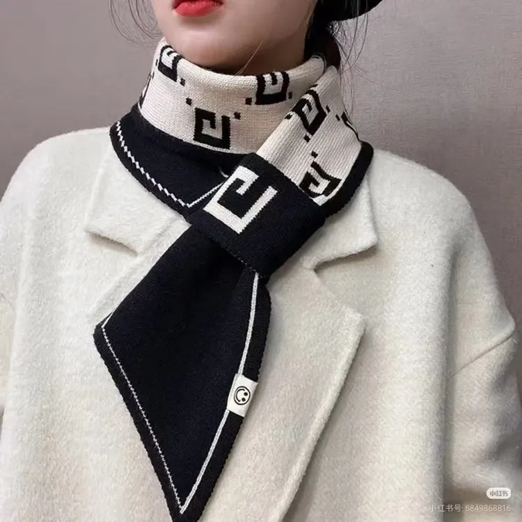 2025新款围脖护颈女秋冬季围巾女款爆款保暖洋气加厚高档披肩